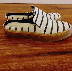EUC Toms Sunrise striped mule slip on
